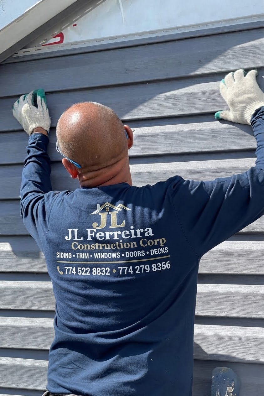 JL Ferreira crew member installing vinyl siding